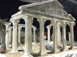 Fronton temple