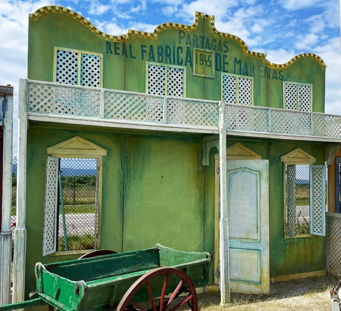 Location façade maison colorée - Libérateur d'idées, location décoration événementielle