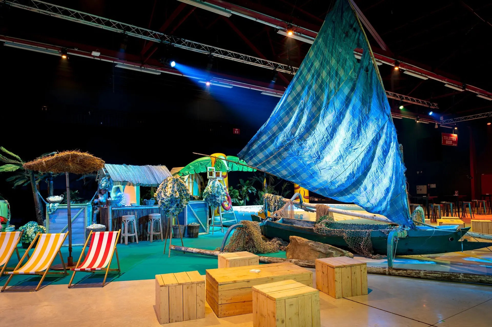 Décors tropiques -Location décoration événementielle Décors tropiques -Location décoration événementielle