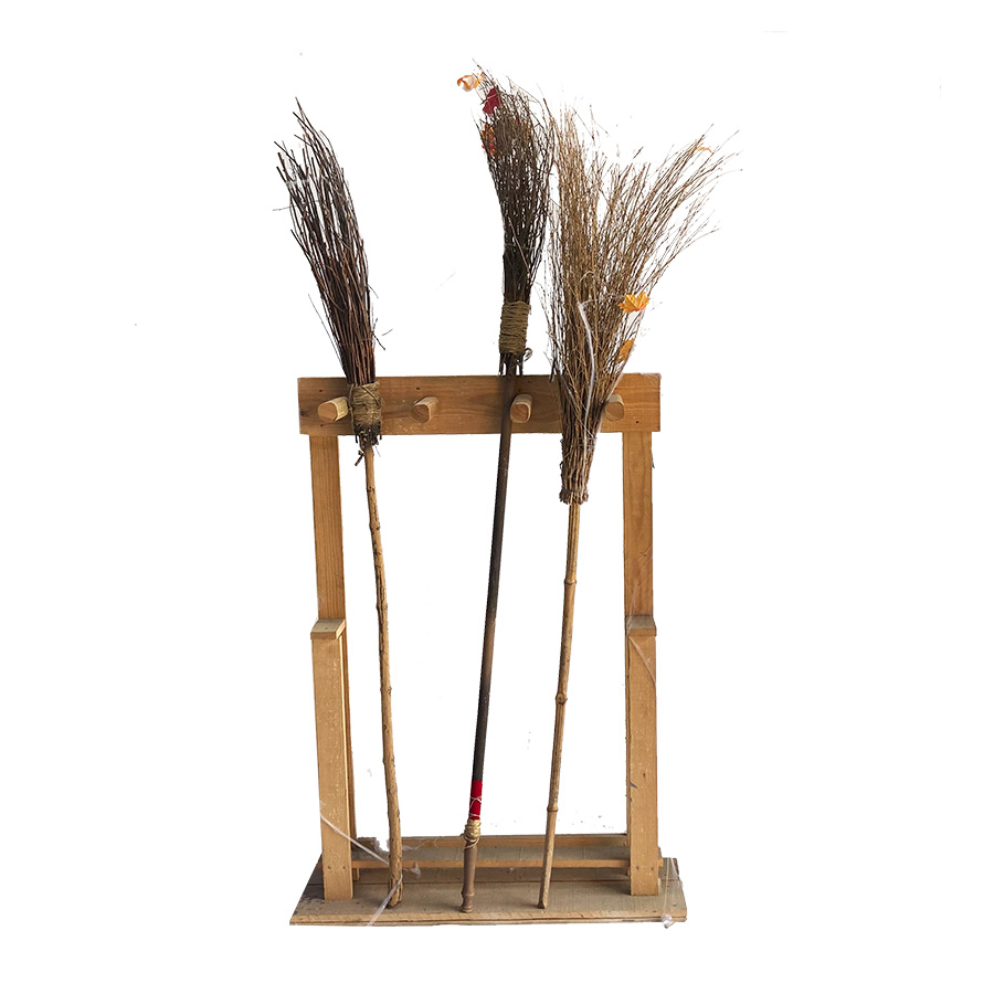 Balais de sorcières + support - 145cm