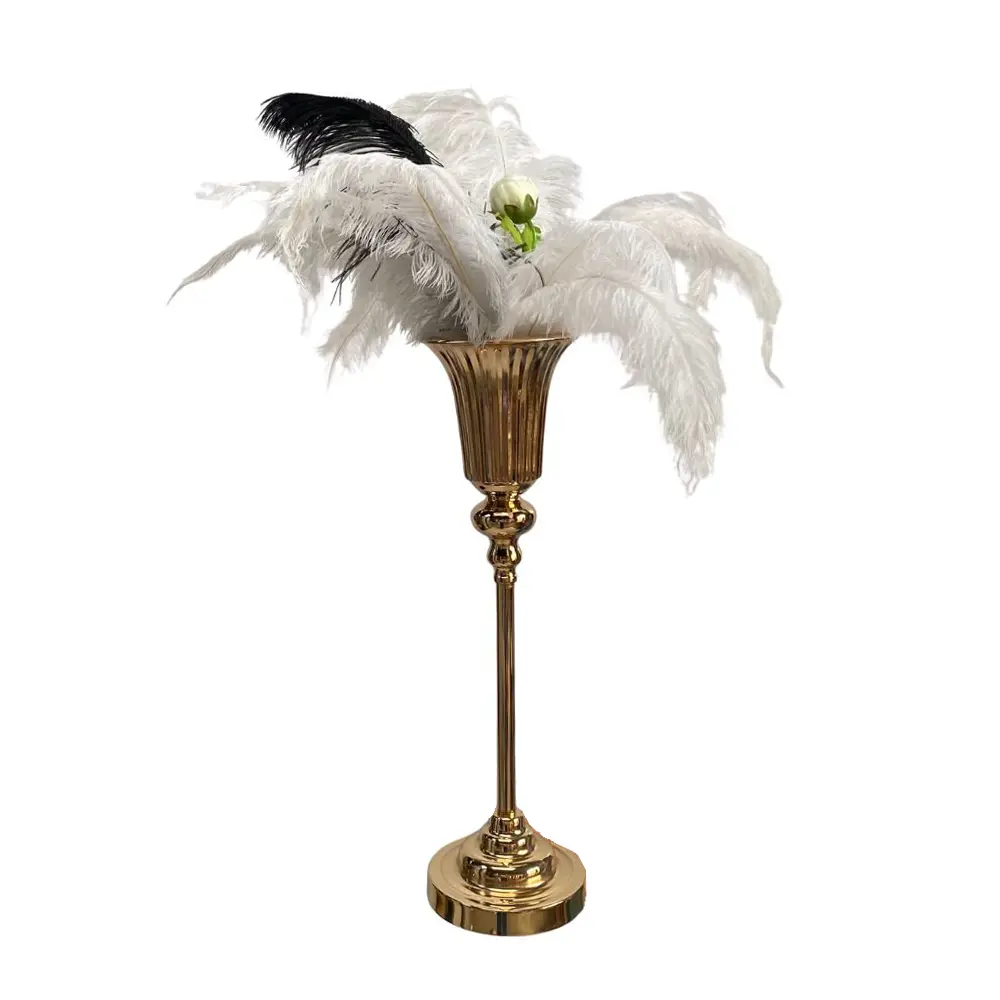 vase avec plumes 55.webp