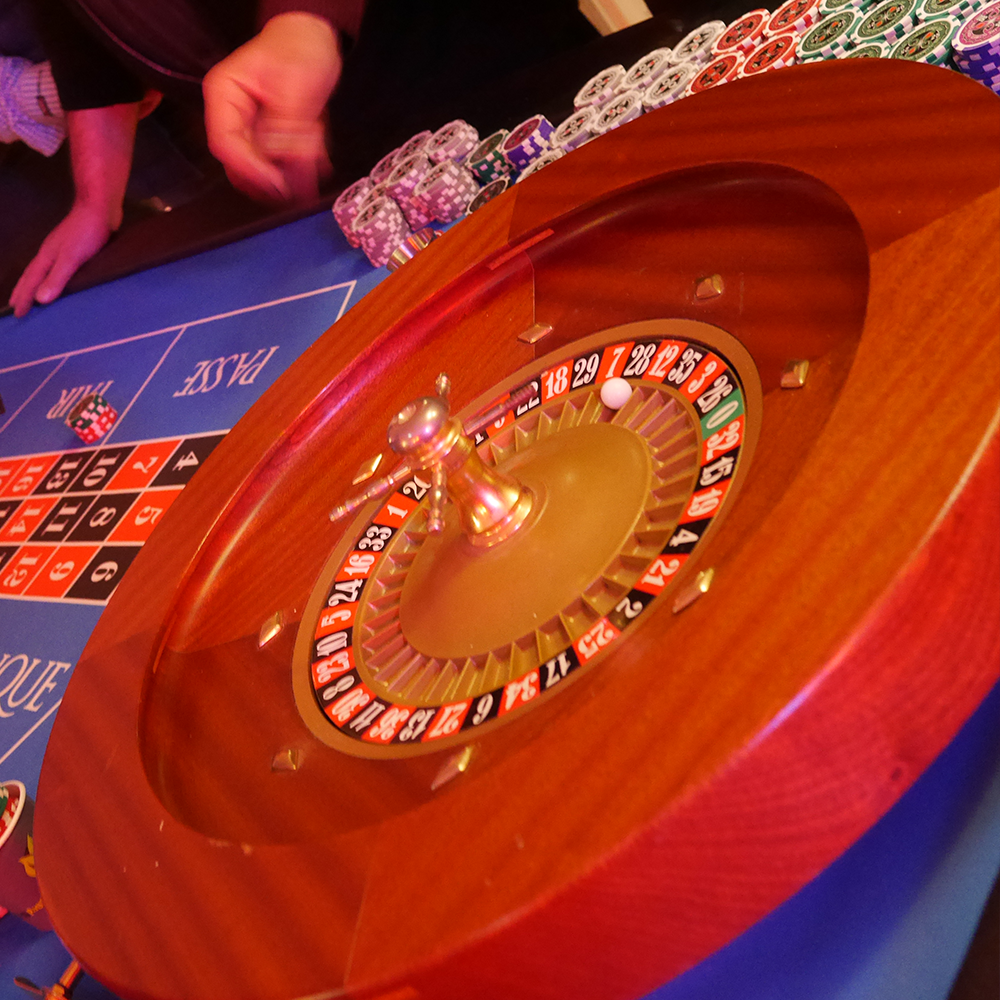 Table roulette Casino + jetons + accessoires