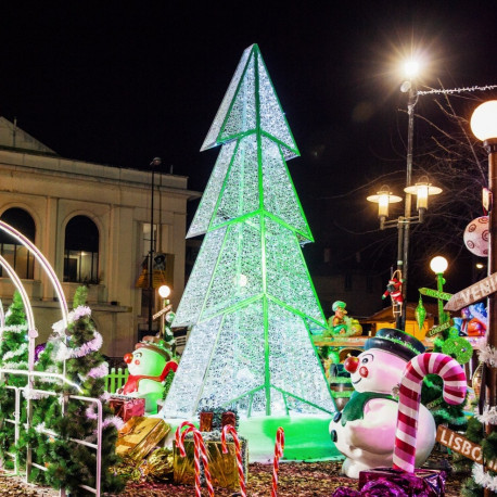Sapin géant lumineux structure argentée - 450cm