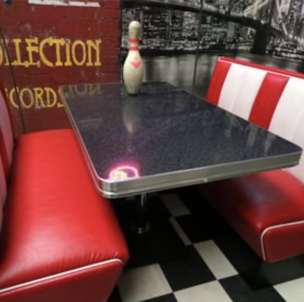 Table American diner noire - 121cm