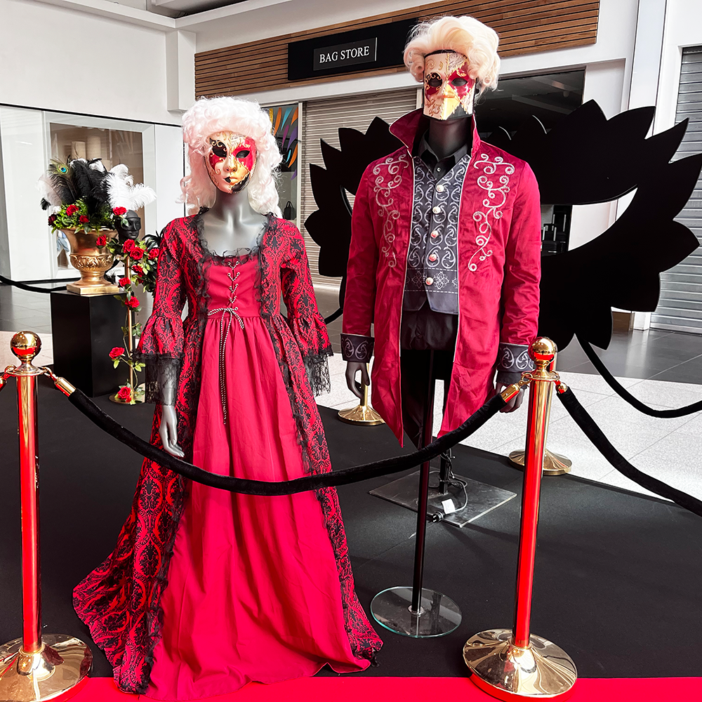 Couple homme/femme bal masqué