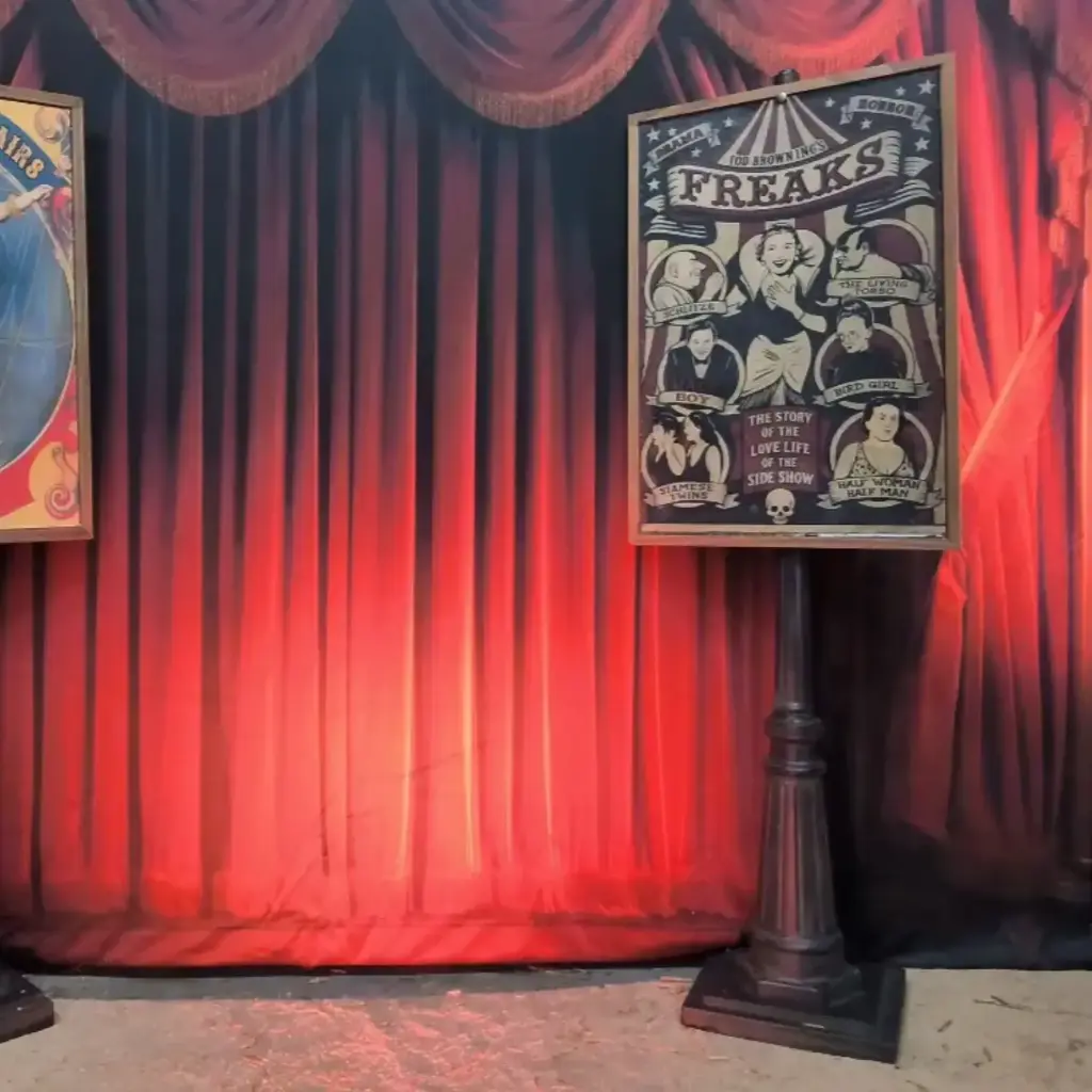 Poteau publicitaire Freak show - 193cm 