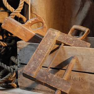 [locfar82] Caisse avec outils en bois