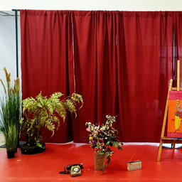 [locpar8] Fond de scène rideau rouge - 260cm