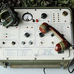 [locmil5] Dispositif de communication militaire