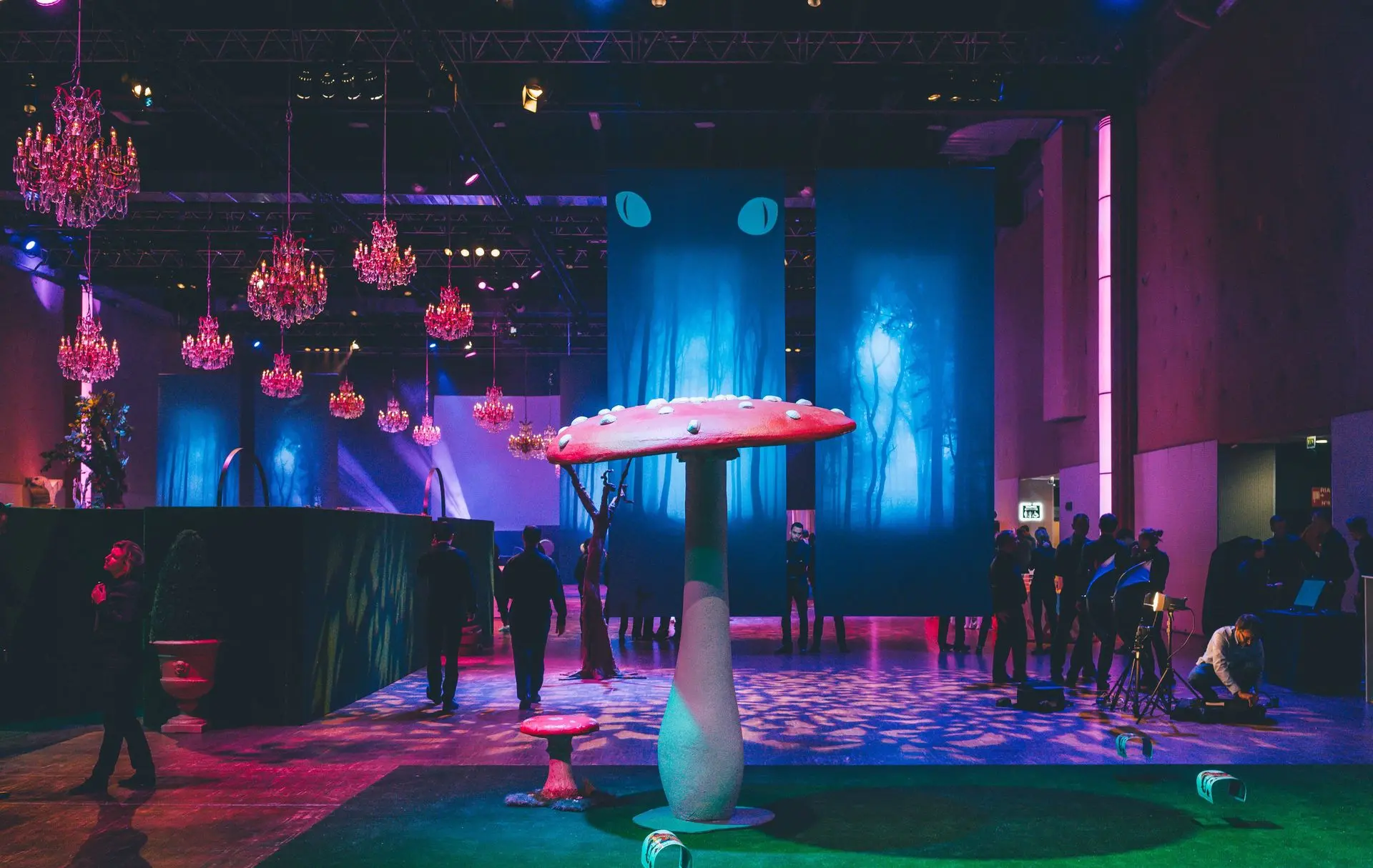 Décors Le pays des Merveilles – Location de décoration événementielle​