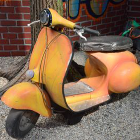 Scooter Vespa jaune - 103cm
