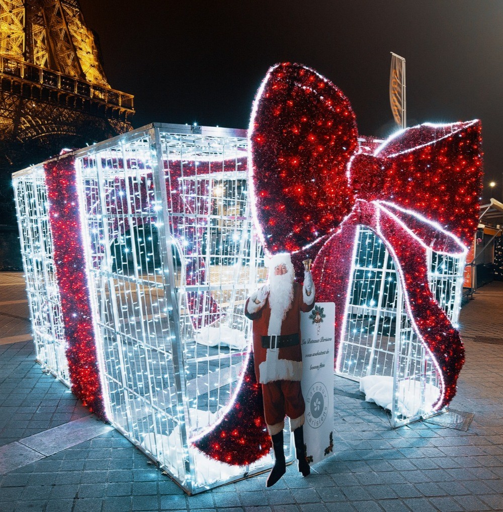 Paquet cadeau géant rouge et or - Autres décors de Noël - Noël - Agence  Hors Média, Marketing événementiel.