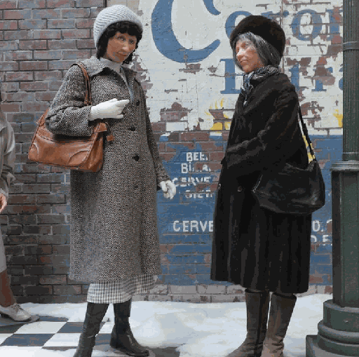 [locpar50] Dame en manteau gris - 178cm