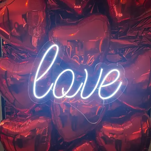 [locval30] Néon "Love"